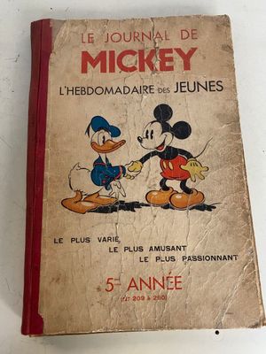 un vieux livre avec Mickey Mouse et Pluto, Pluto, Pluto, Pluto, Pluto, Pluto, Pluto, Pluto, Pluto, Pluto, Pluto, Pluto, Pluto