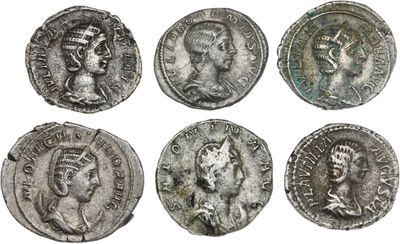 six pièces de monnaie romaines antiques sur lesquelles figurent des portraits d'hommes et de femmes