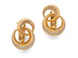 une image d'une paire de boucles d'oreilles en or et diamants