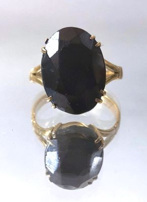 an image of a ring with a large black stone on it