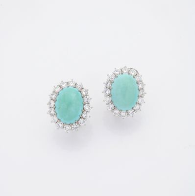 une paire de boucles d'oreilles en turquoise et diamants