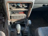 le tableau de bord d'une voiture équipé d'un volant