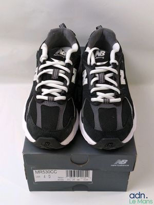 Baskets Nike Air Prestoe noires et blanches
