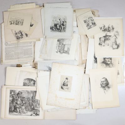 une pile de vieux livres sur lesquels figurent des dessins