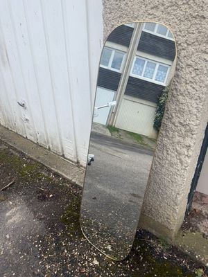 Trois miroirs à contour en métal doré - Photo 1