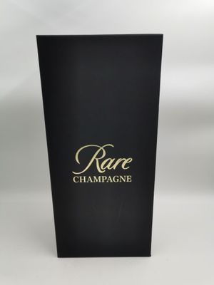 une boîte noire sur laquelle est inscrit « race champagne »