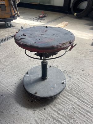 Tabouret roulant DOSSIER 17 : GARAGE