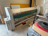 l'image d'une machine dans un garage