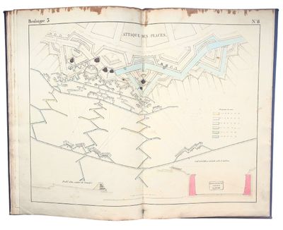 une vieille carte d'une ville, au milieu d'un livre