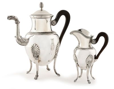 paire de théières anciennes en métal argenté, avec des anses noires