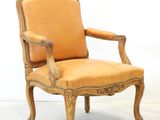 a chair that is sitting in the corner of a room