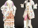 paire de figurines en porcelaine représentant un homme et une femme