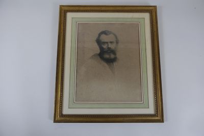 portrait d'un homme barbu et moustachu dans un cadre doré