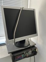 un ordinateur DELL avec deux écrans PHILIPS sur bras articul… (photo 6)
