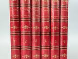 un lot de six livres rouges aux bordures dorées