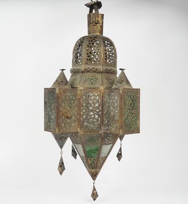 Lanterne de mosquée en laiton ajouré et verre polychrome à d…