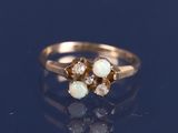 une image représentant une bague en or sertie d'opales et de diamants