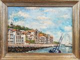une peinture à l'huile représentant un voilier sur l'eau, avec une ville en arrière-plan