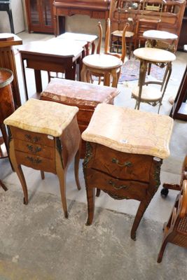 many pieces of furniture that are sitting on the floor