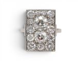 une bague en diamant et plaquée platine, signée Van Cleef