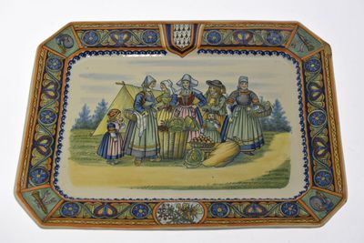 HENRIOT QUIMPER, Plat rectangulaire à pans coupés en faïence… - Photo 1