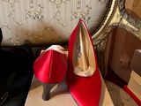 a pair of red shoes sitting on top of a box