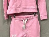 Ensemble pour petite fille composé d'un sweat à capuche rose et d'un pantalon de survêtement, avec des lettres blanches