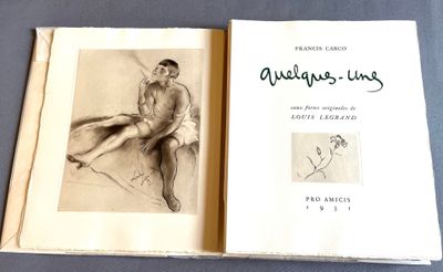 un livre sur lequel figure le dessin d'un homme assis sur une chaise