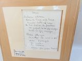 photographie encadrée d'un poème manuscrit, dans un cadre en bois