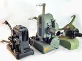trois types différents de machines à coudre sur fond blanc