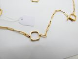 une photo d'un collier en or muni d'une étiquette
