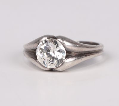 Ancienne bague pour homme en argent sertie d'une pierre imit…