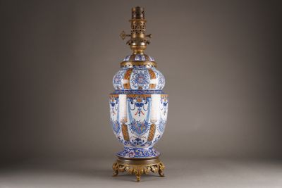 a blue and white vase on a stand with a gold base