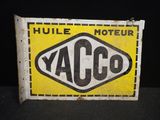 un vieux panneau jaune et noir sur lequel est inscrit « yacco »