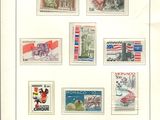 une vieille photo représentant une collection de timbres sur laquelle figurent un homme et une femme