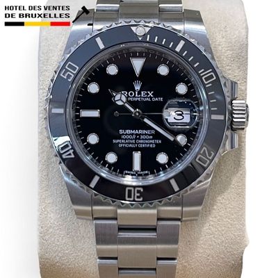 rolex submarine watch with black dial and bezeled bezel