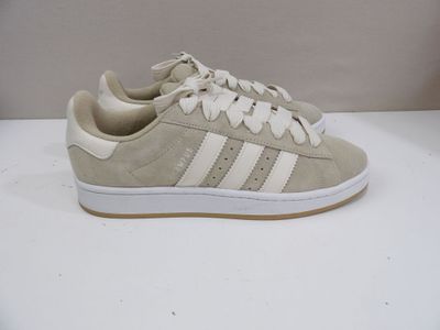 Baskets adidas Superstar en beige et blanc avec semelles en caoutchouc