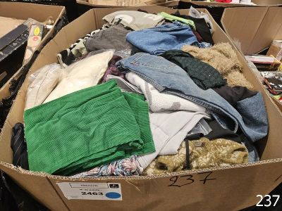 VEN - Box de vêtements (Réf 2463 12/03) - Photo 1