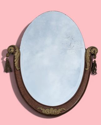 une image représentant un miroir orné d'un pompon