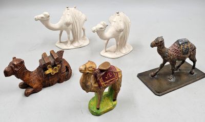 112 / H1 / Lot de dromadaires en bronze, en bois et tr…