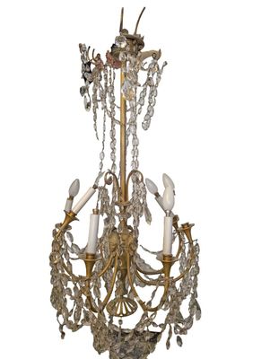 Lustre en bronze ciselé et doré à huit lumières à décor de m…