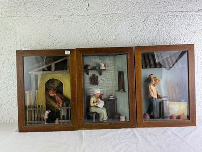 trois photos encadrées représentant un homme et une femme dans un salon