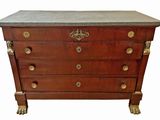 une commode en bois avec un plateau en marbre