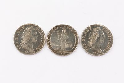 trois pièces d'argent romaines, dont l'une représente un buste et l'autre un buste