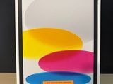 une image représentant une boîte sur laquelle figure un iPad d'Apple
