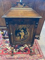 Table de chevet, en bois verni et laque, Travail Anglais, ép… (photo 2)