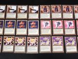 beaucoup de cartes sur la table
