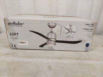 une image représentant une boîte contenant un ventilateur de plafond