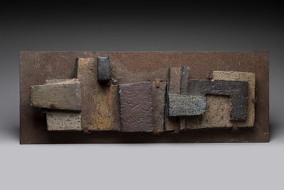 une image d'une œuvre d'art réalisée en bois et en métal
