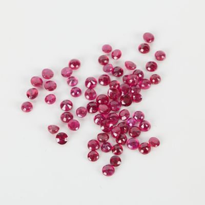 Un lot de rubis ronds pour env.